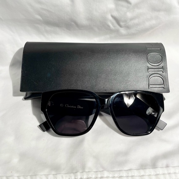 Dior women’s black sunglasses - Picture 1 of 7